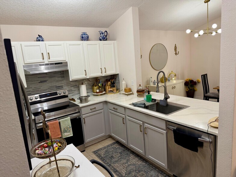 Building Photo - 575 Oakleaf Plantation Pky