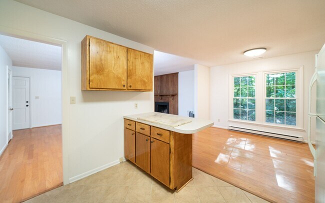 Building Photo - Sweet 3-Bedroom 2-Bathroom Home Less Than ...