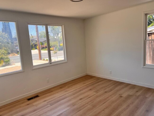 Building Photo - 14892 Donner Dr