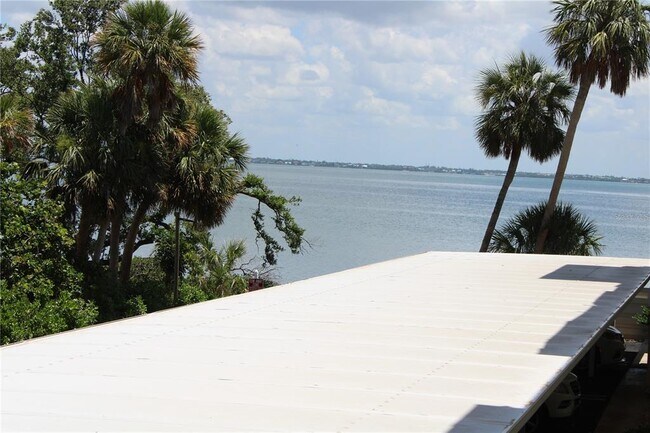 Building Photo - 3810 Gulf of Mexico Dr