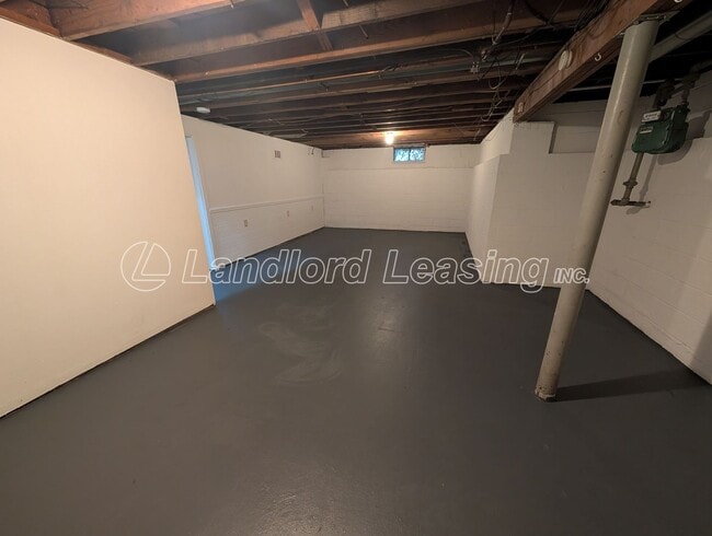 Building Photo - Updated Cape Cod with New Flooring, Front Deck & Garage