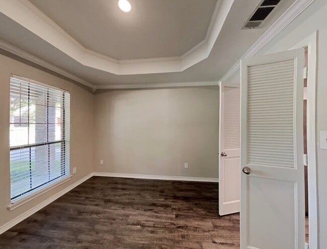 Building Photo - 611 Arbor Creek Dr