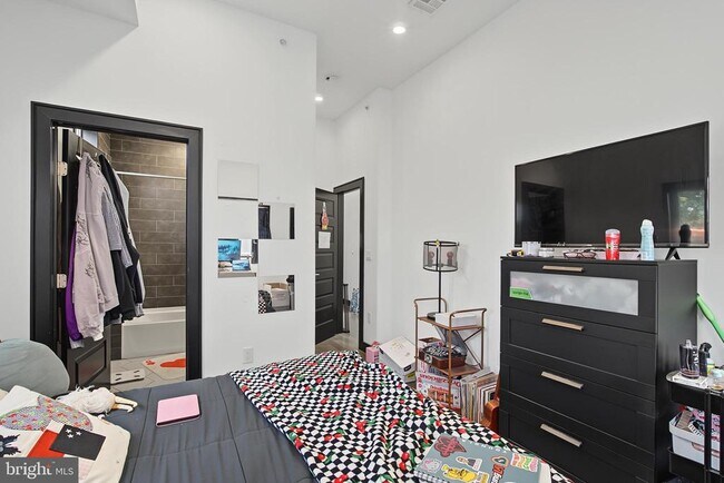 Building Photo - 519 N 38th St