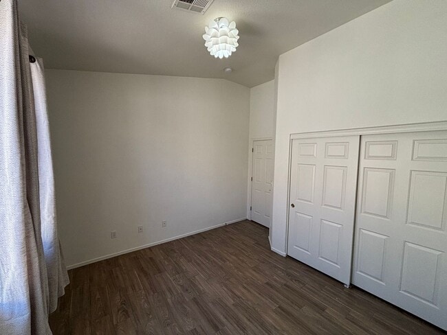 Building Photo - Seven Hills Single-Story 3 Bed 2 Bath Scenic Greenbelt Views