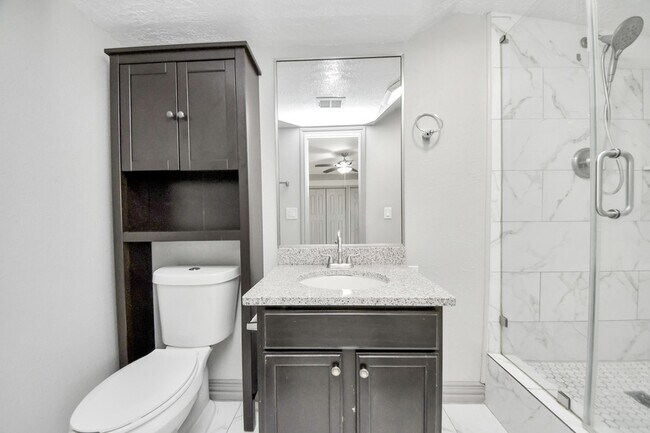 Building Photo - 4503 Hollybrook Ln