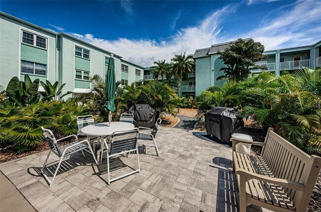 Building Photo - 1706 Belleair Forest Dr