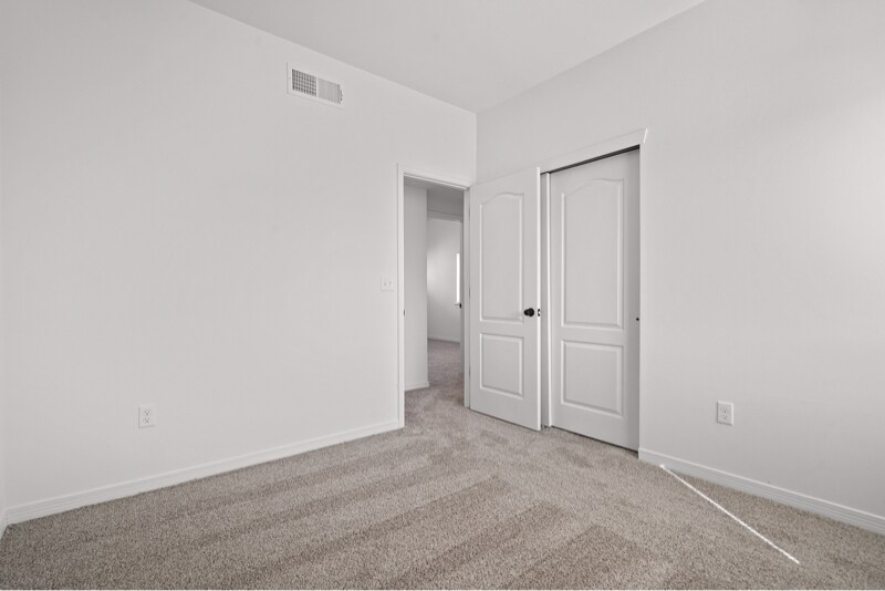 Building Photo - 912 Clapham St