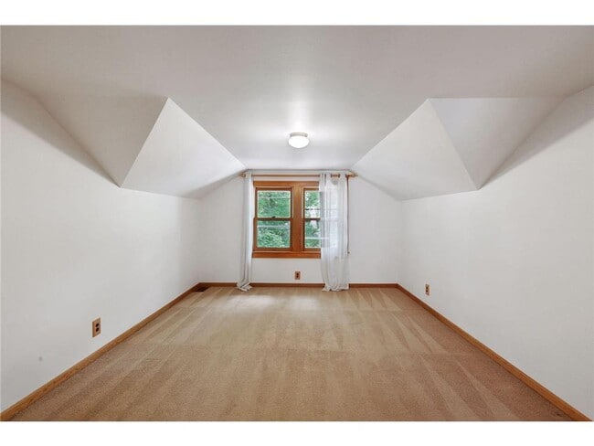 Building Photo - 2301 Benjamin St NE