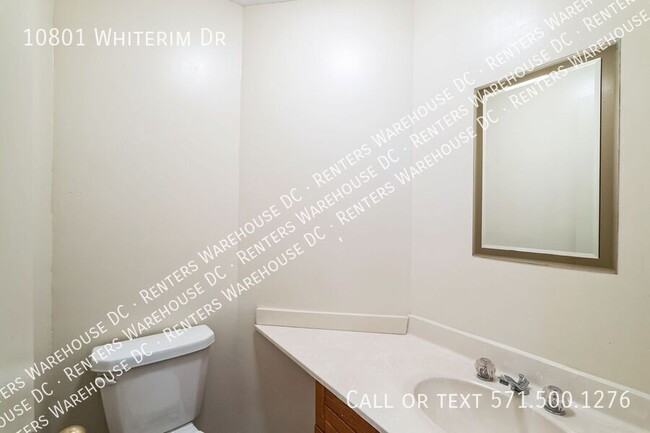 Building Photo - Light filled 2Bd/3.5Bth+Loft end unit TH w...