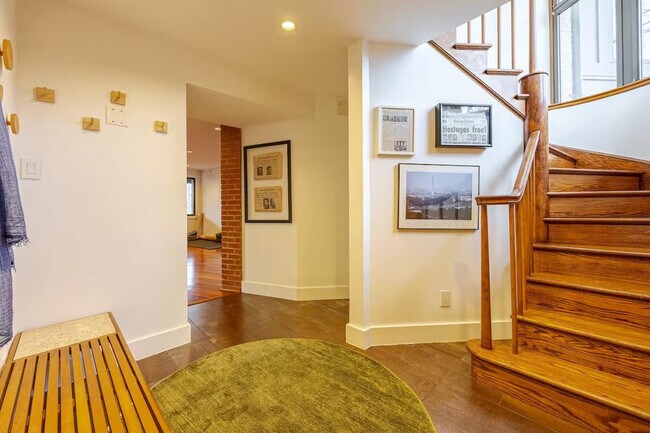 Building Photo - 2720 N Fillmore St