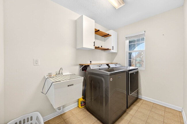 Building Photo - 1961 Creek Bank Dr