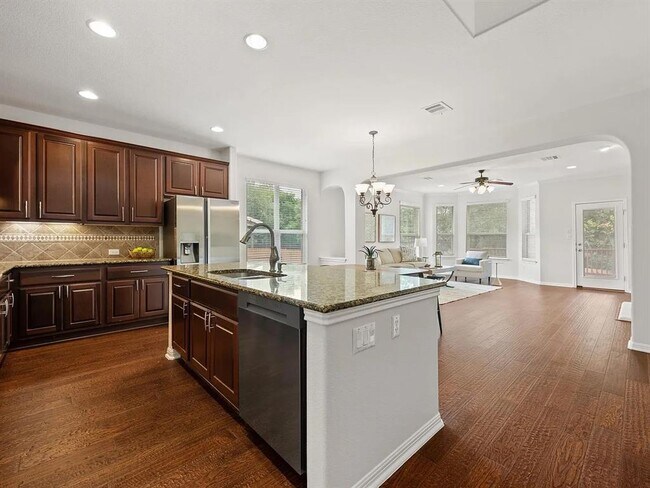 Building Photo - 703 S Frontier Ln
