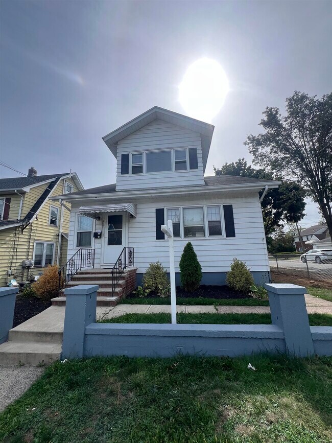 Building Photo - 195 Merselis Ave