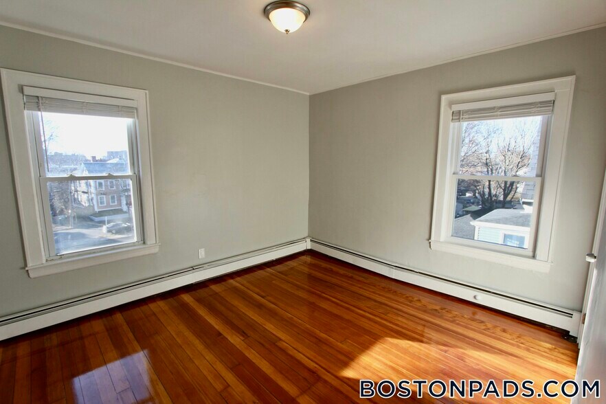 Building Photo - 55 Estes St