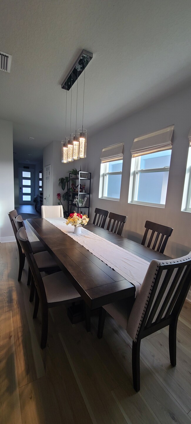 Building Photo - 5633 Del Coronado Dr
