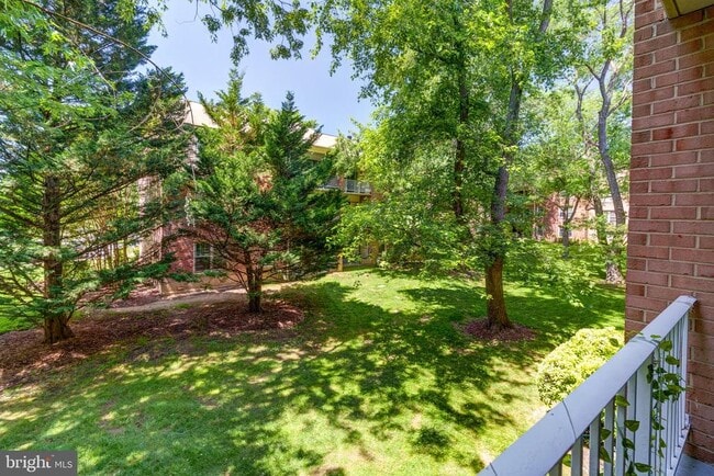 Building Photo - 6012 Westchester Park Dr