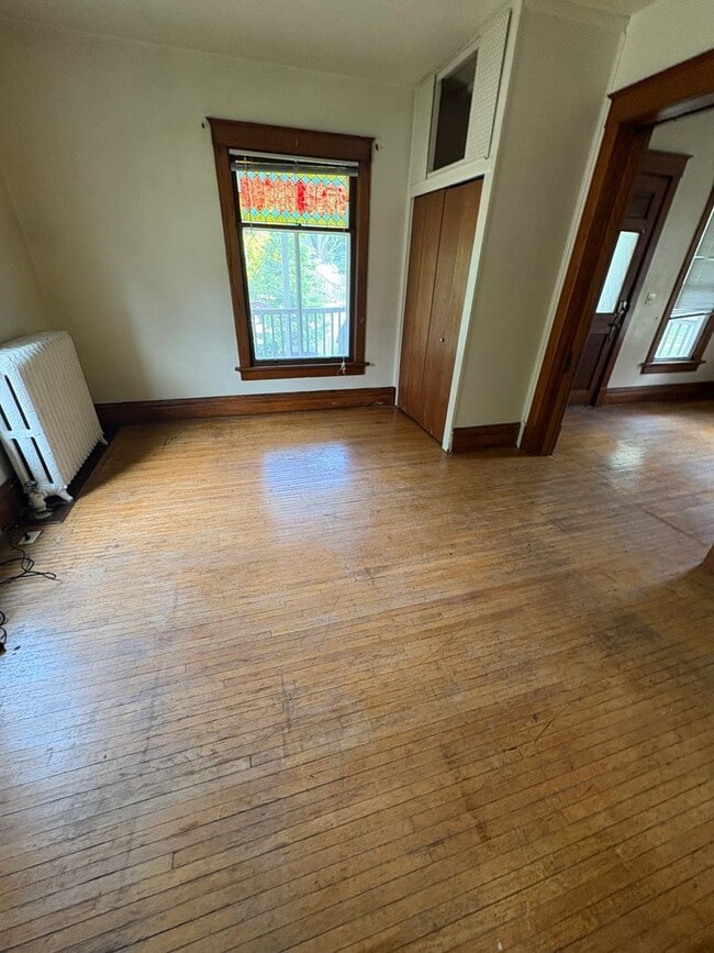Building Photo - 3 Bedroom 1 Bathroom Duplex