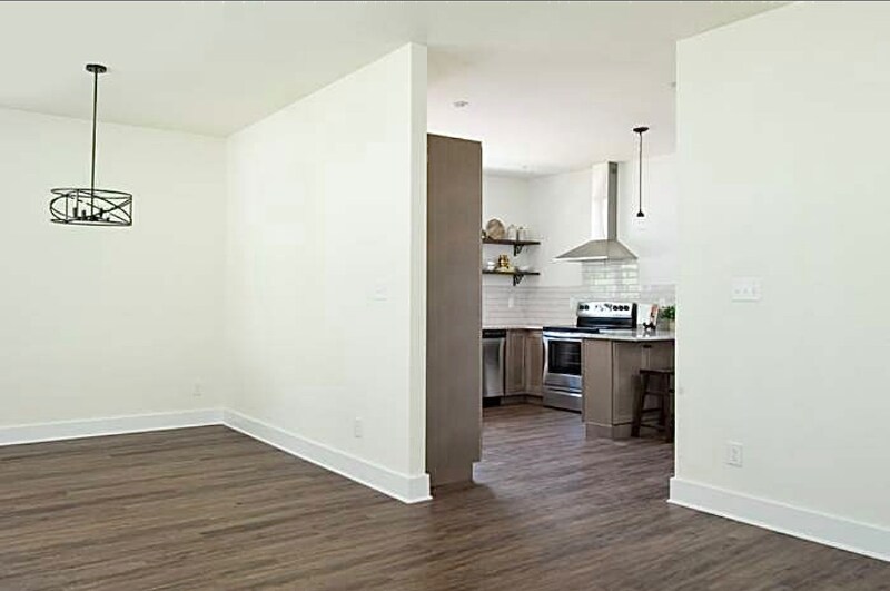 Building Photo - 2226 Riverside Dr
