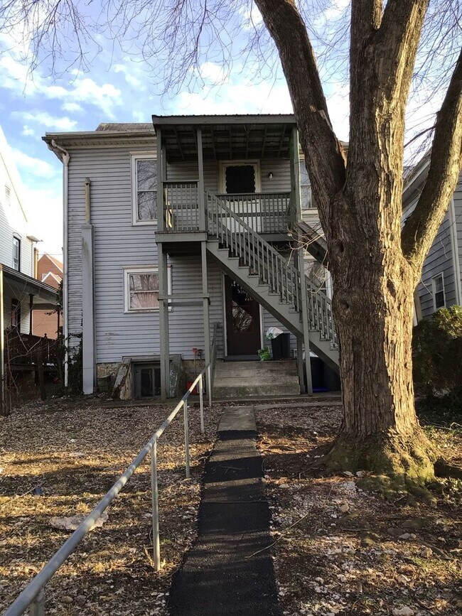 Building Photo - 119 E Burd St