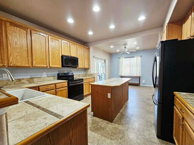 Building Photo - 6834 Cool Spring Way