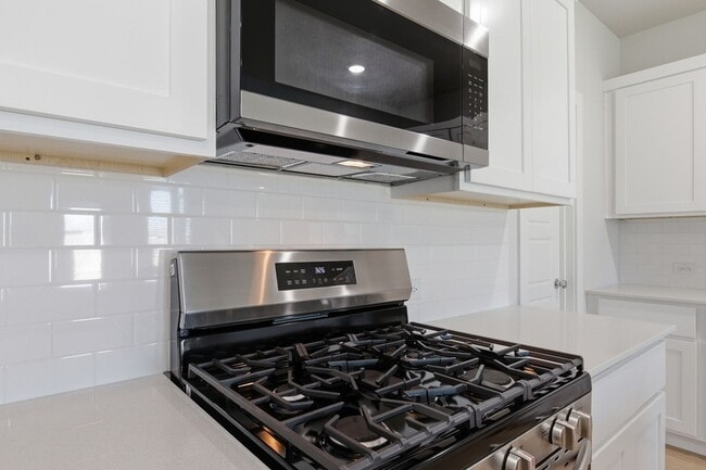 Building Photo - 637 Sierra Rdg