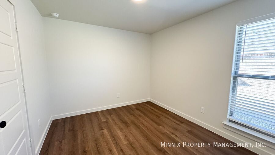 Building Photo - 2127 Langford Ave