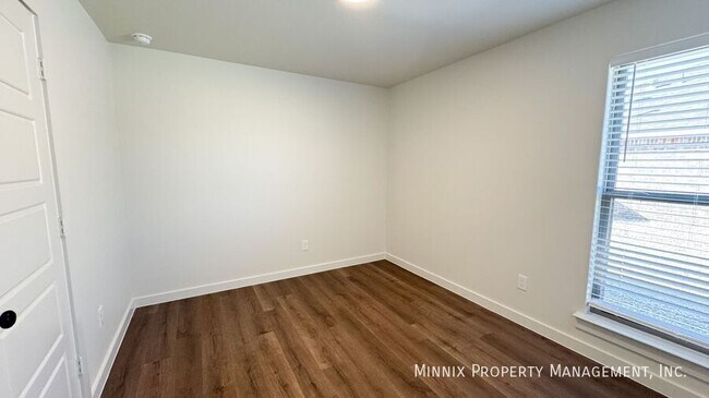 Building Photo - 2127 Langford Ave