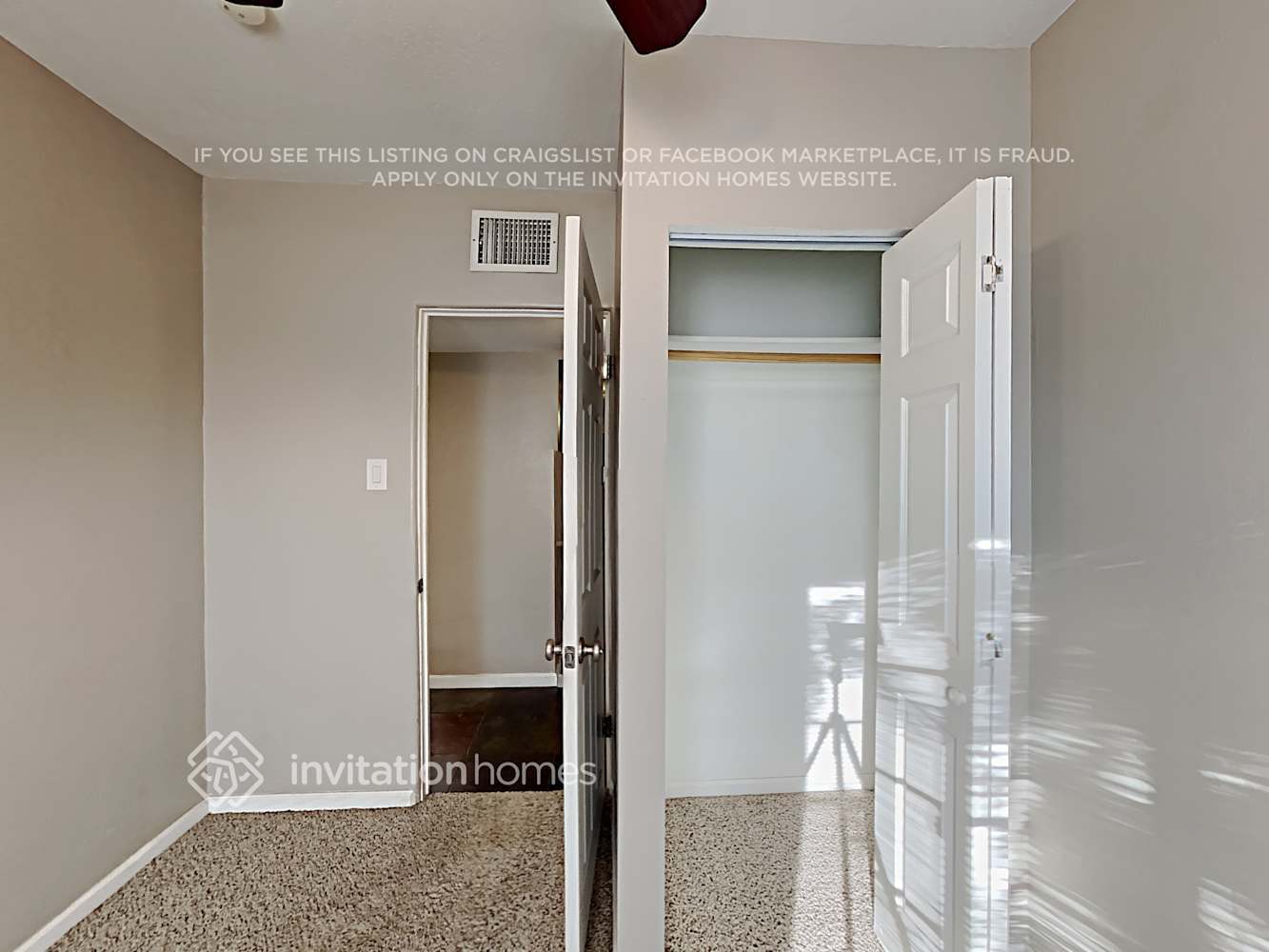 Building Photo - 2532 E Clarendon Ave