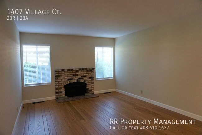 Building Photo - Spacious Duplex in Great Mountain View Area!