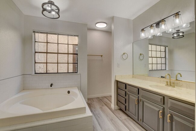 Building Photo - Single Story in the Heart of Las Vegas