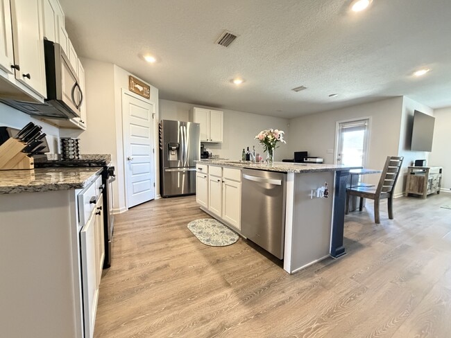 Building Photo - 4656 Honor Guard Wy