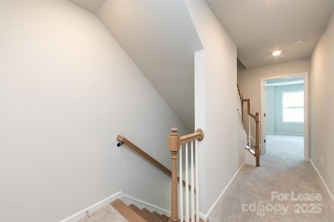 Building Photo - 2550 Lydia Ave