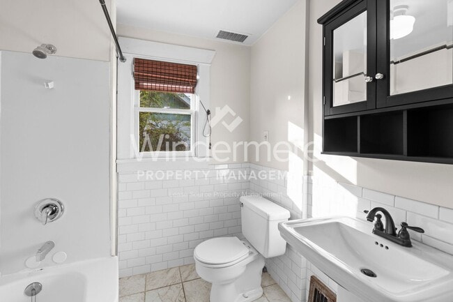 Building Photo - **Half off Full 1st Month's Rent** Beautiful 4-Bedroom Home In The Garland District