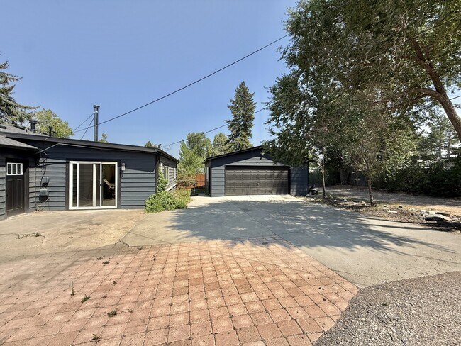 Building Photo - 2442 Mountain View Dr