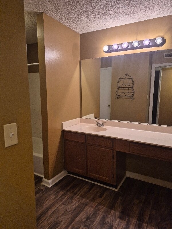 Building Photo - 6012 Treetop Ct