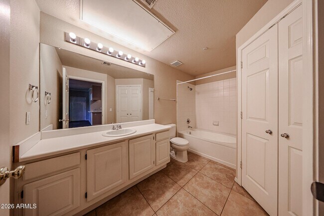 Building Photo - 5401 E Van Buren St