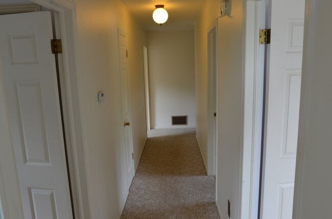 Building Photo - 7 Rivendell Dr