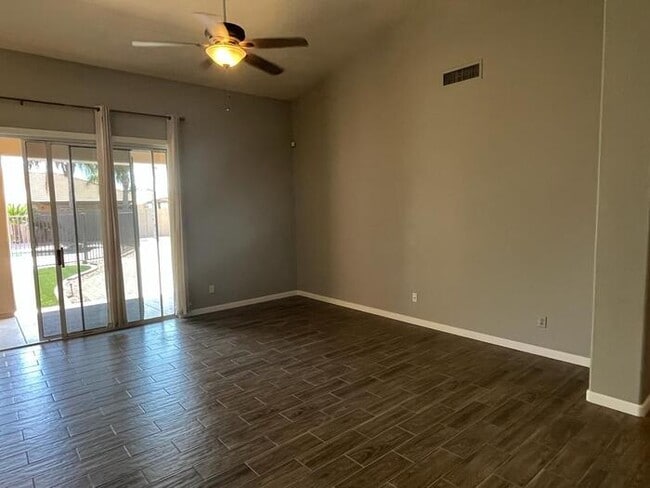 Building Photo - Spacious 4 Beds, 2 Baths Home with POOL in...