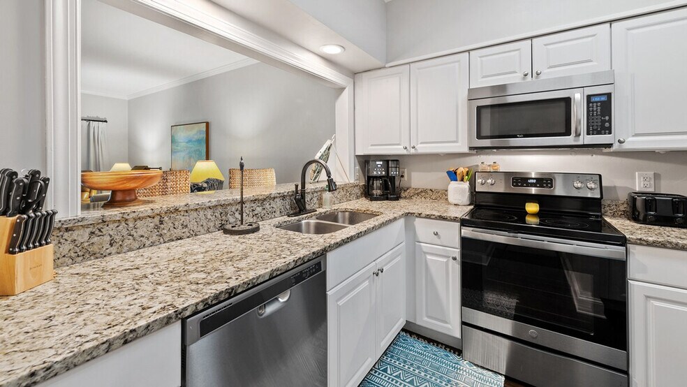 Building Photo - 235 Golden Bear Dr