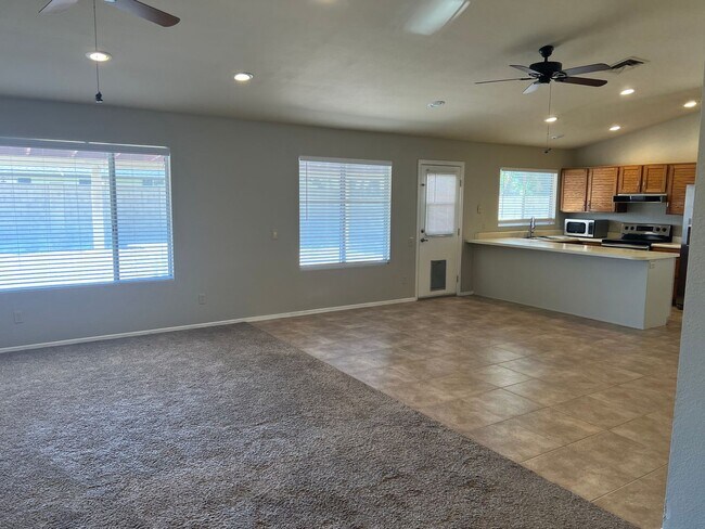 Building Photo - Fantastic 3 bed 2 bath Chandler home for Rent