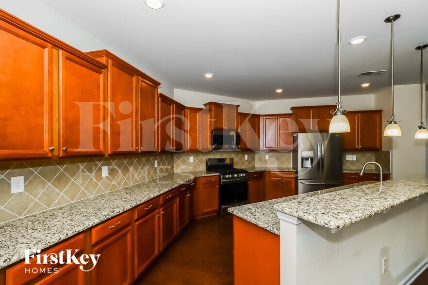 Building Photo - 134 Eden Ave