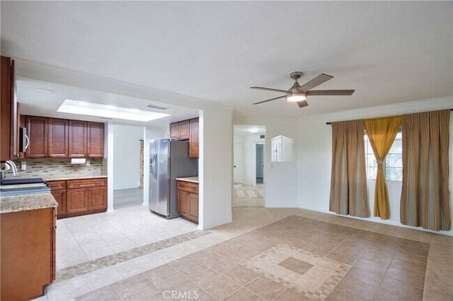 Building Photo - 24055 Golden Pheasant Ln