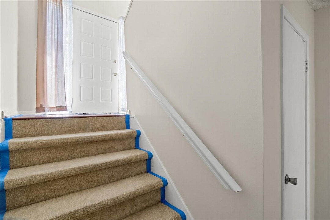 Building Photo - 488 Greenview Dr