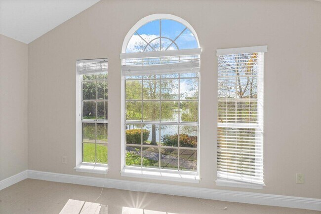 Building Photo - 1165 Crystal Way