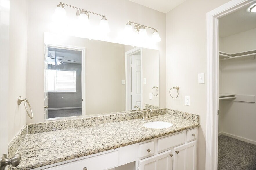 Building Photo - 16751 Dew Drop Ln