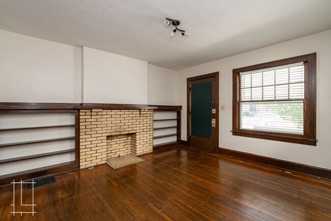 Building Photo - 1448-1450 Summit St.