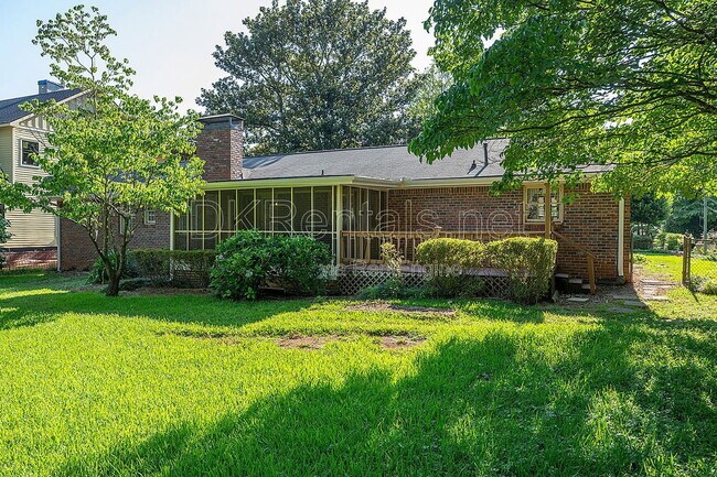Building Photo - 120 Burnett Way