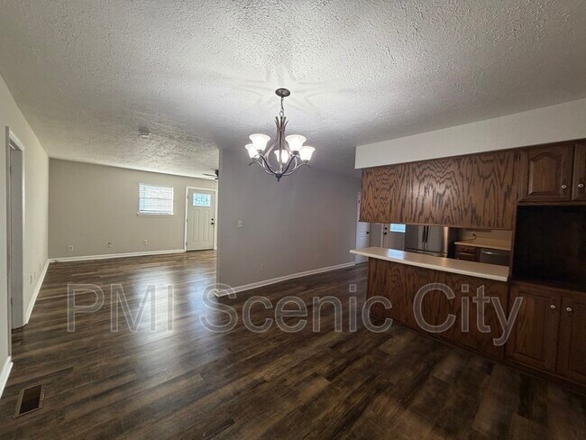 Building Photo - 8810 Great Family Trl