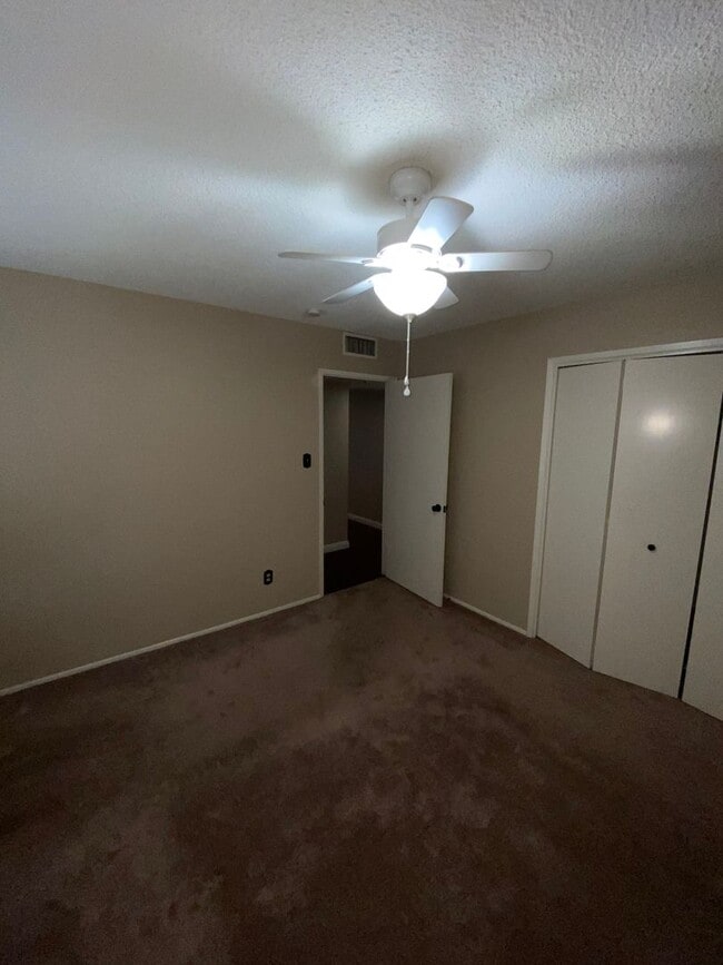 Building Photo - 55 and OLDER KERN CITY 2 BED UPDATED HOME