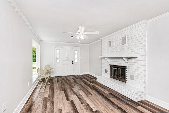 Building Photo - 8245 Rainbow Dr